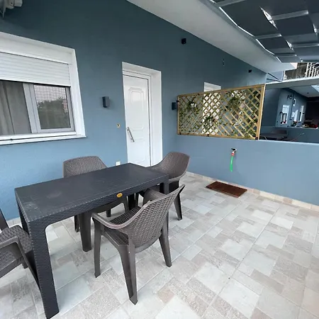 Tsoukos アパート ポトス