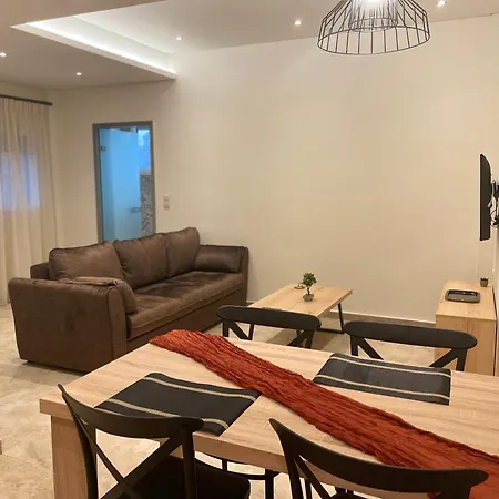 アパート Tsoukos